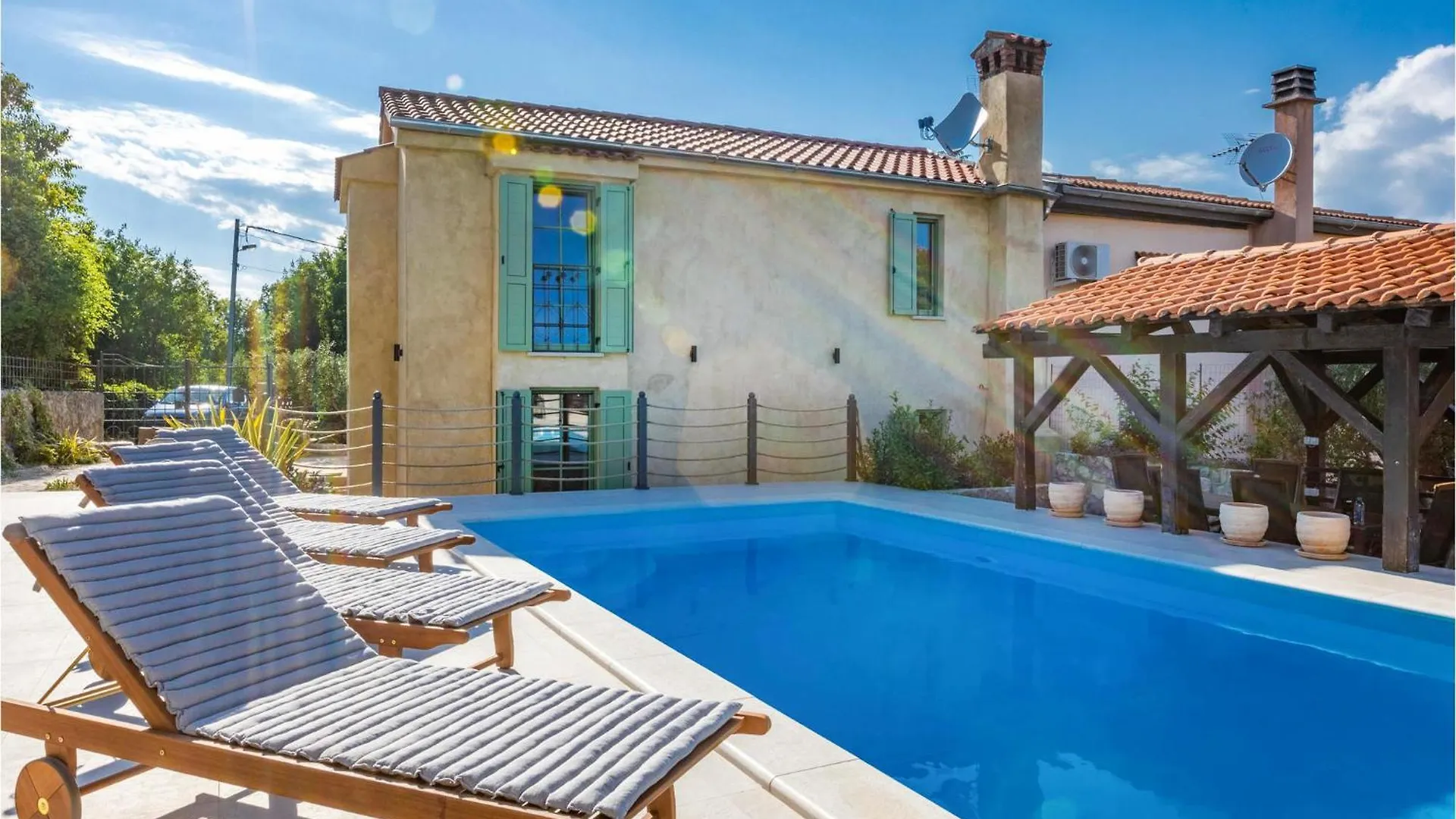 3 Bedroom Beautiful Home In Malinska contacts